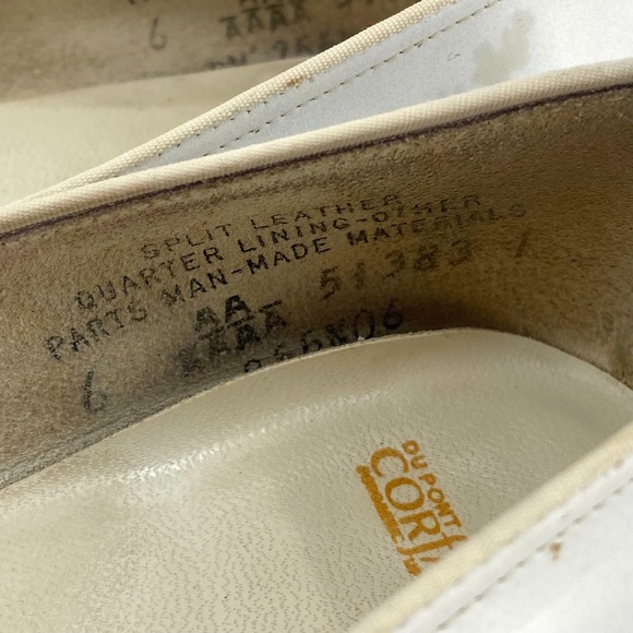 Vintage Naturalizer White Pearlized Leather Bow Heels Pumps Shoes Size 6 AA - Picture 3 of 8